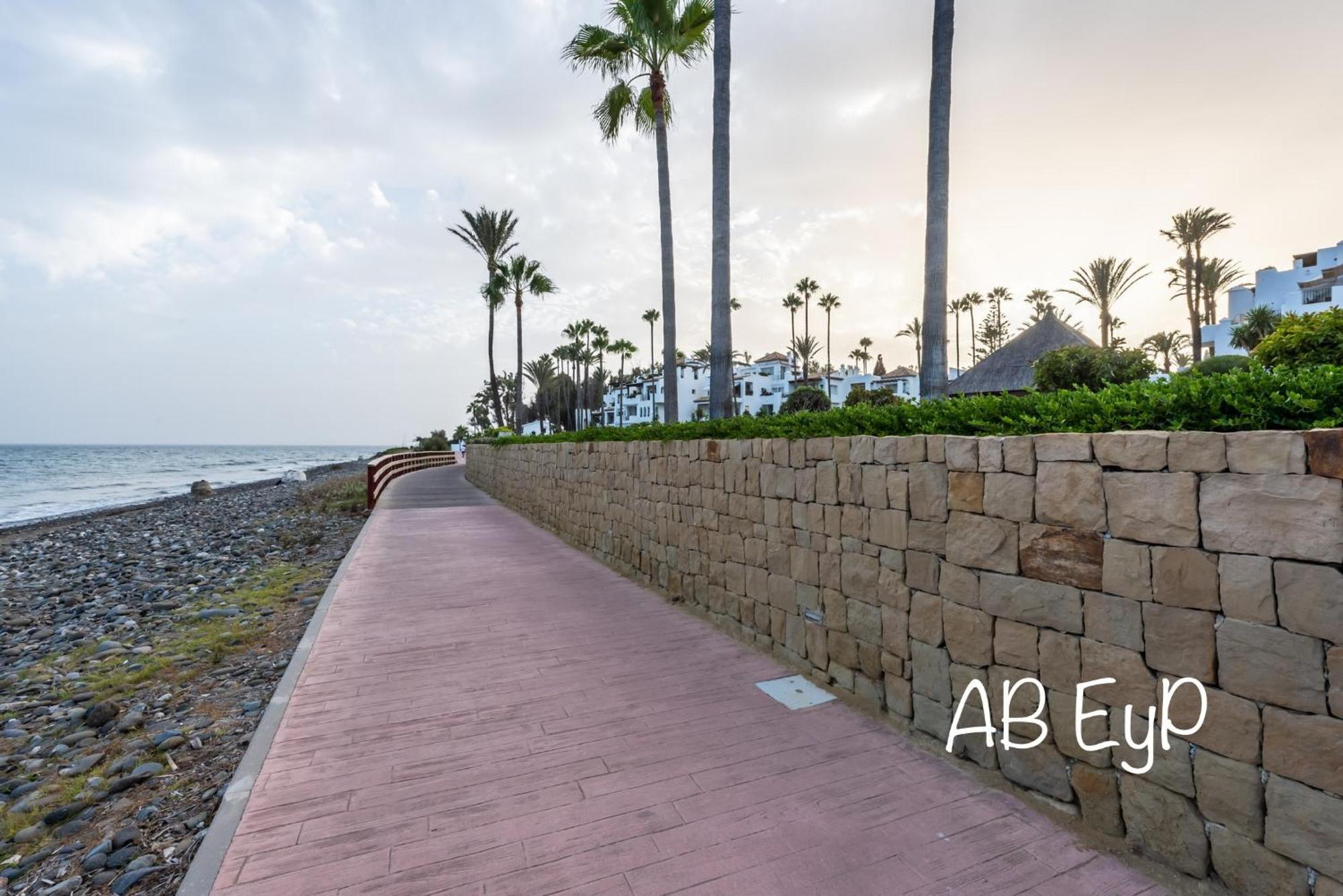 Alcazaba Beach Apartment Estepona Buitenkant foto